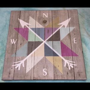 Geometrical arrow wall decor